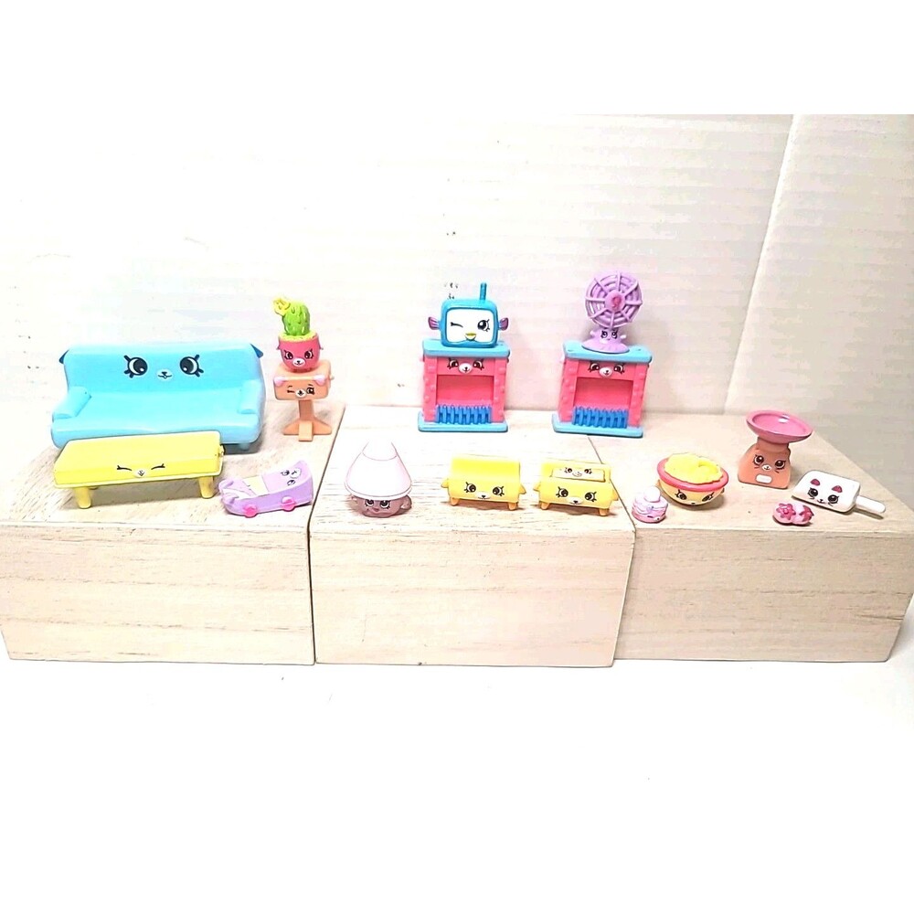 Lot of 18 Shopkins Furniture Pieces Clean moose toys